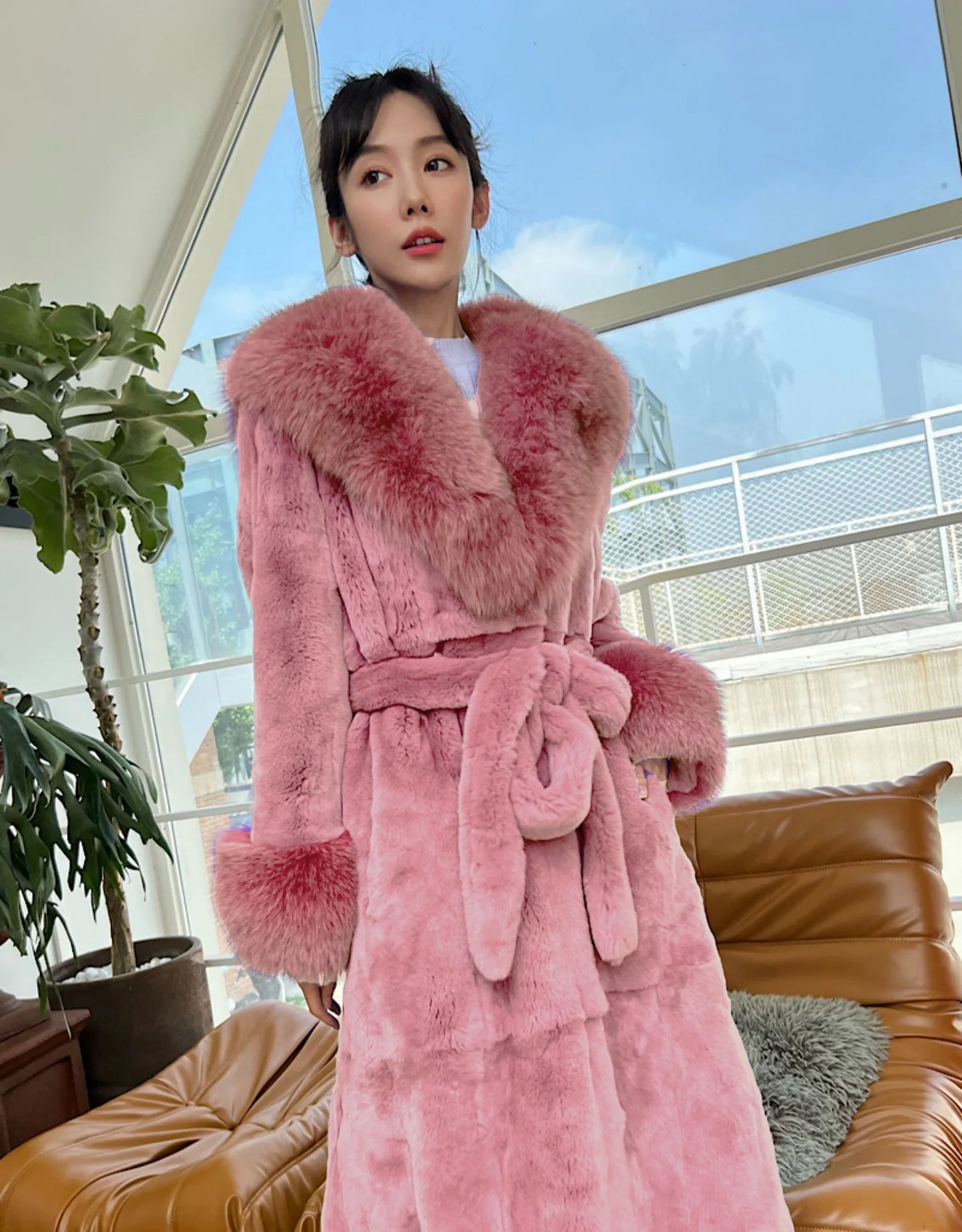 2026 Autumn and Winter Big Fur Collar Fashion Fur Coat Women's Mid-Length Thickened European and American Loose Temperament Coat