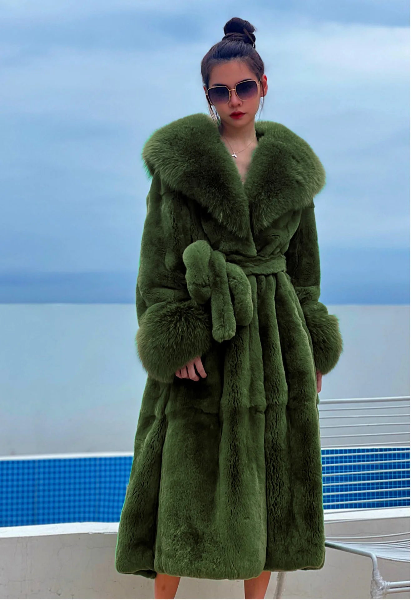 2026 Autumn and Winter Big Fur Collar Fashion Fur Coat Women's Mid-Length Thickened European and American Loose Temperament Coat