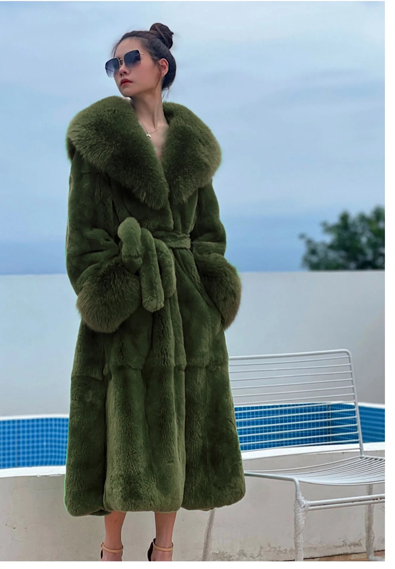 2026 Autumn and Winter Big Fur Collar Fashion Fur Coat Women's Mid-Length Thickened European and American Loose Temperament Coat