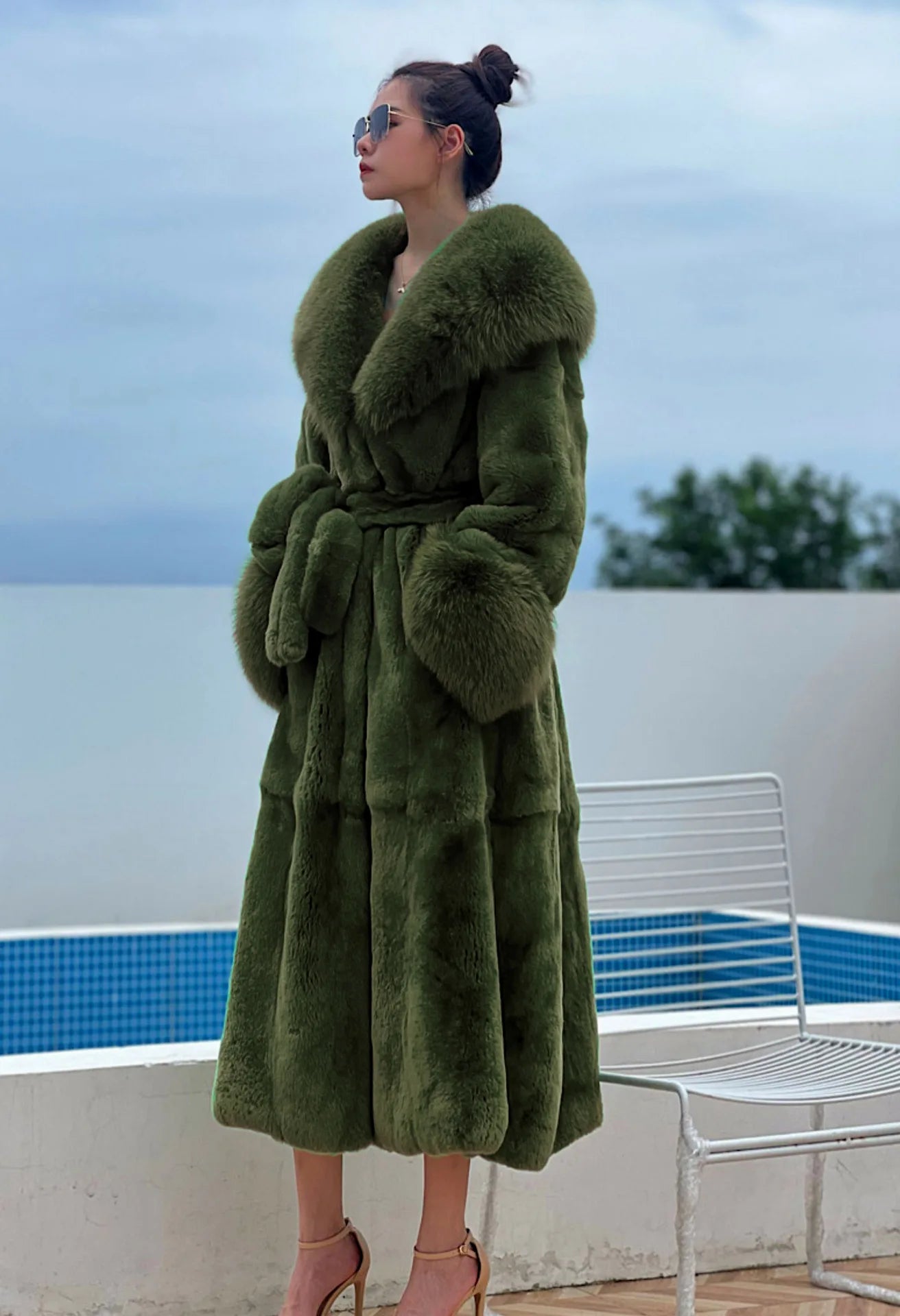 2026 Autumn and Winter Big Fur Collar Fashion Fur Coat Women's Mid-Length Thickened European and American Loose Temperament Coat